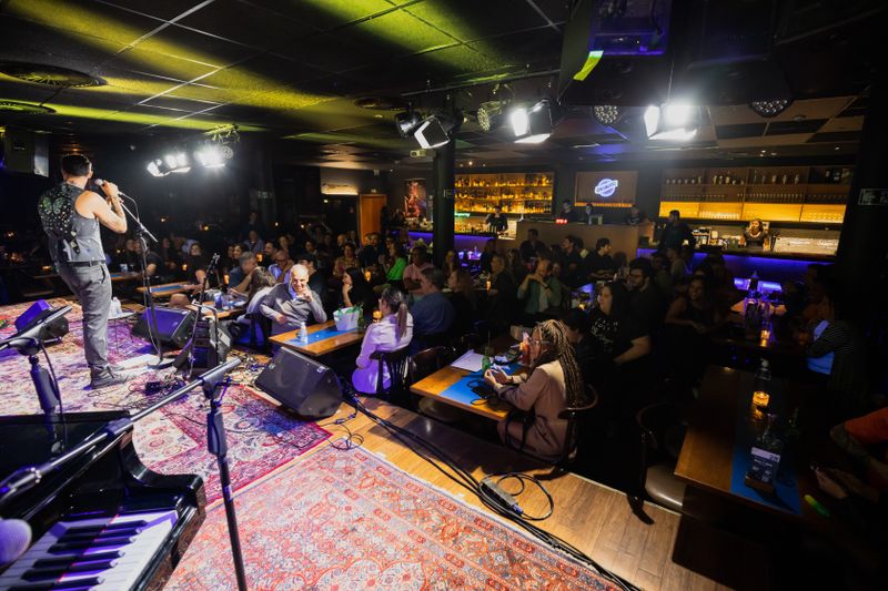 Live music event at Round table pizza
